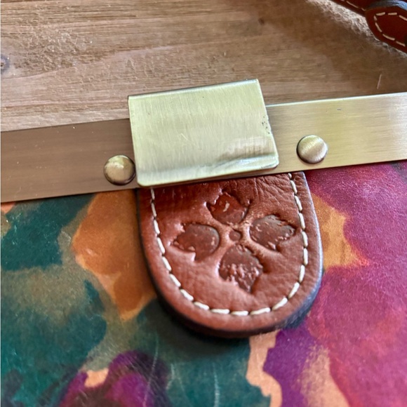 Patricia Nash Ferrara Floral Leather Shoulder Bag with metal clasp - Picture 3 of 16